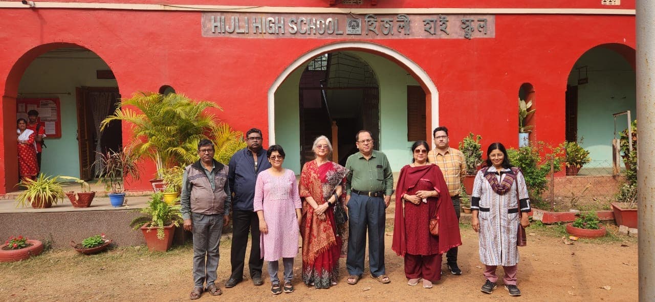 Alumni ladies at the school campus