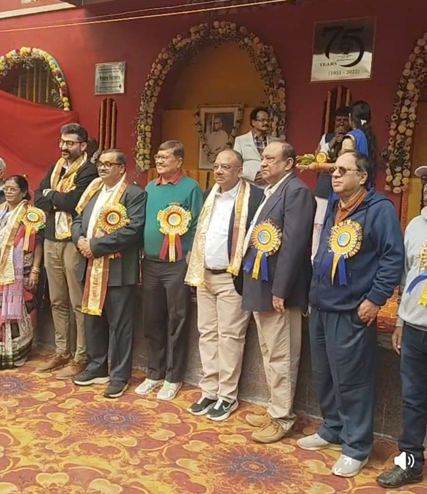 Dignitaries at the evening celebration with rosettes