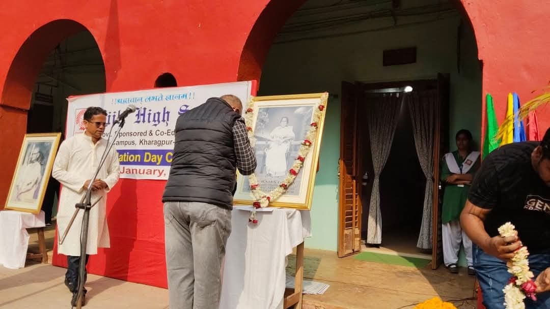 Garlanding ceremony during the Foundation Day celebration