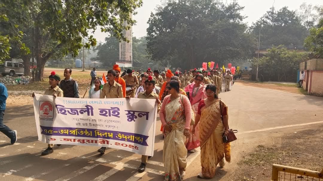 Visitors and alumni at the school entrance